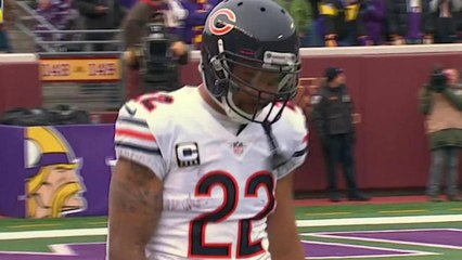 Matt Forte romps up the middle for 35 yards
