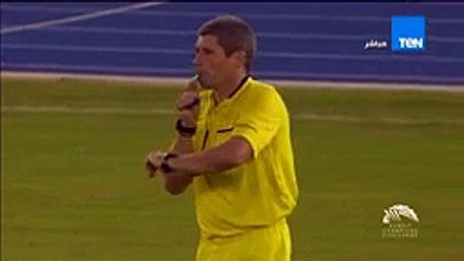 لحظة نزول اسطورة الكرة المصرية محمد ابوتريكة و هتاف الجمهور له... فريق نجوم العالم 20‏/12‏/2015