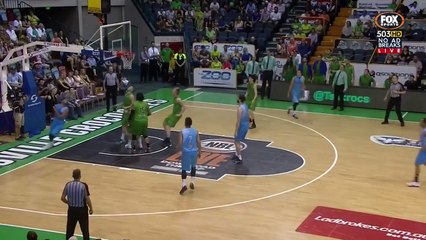 Mirko Djeric se met tout seul le ballon en plein tête