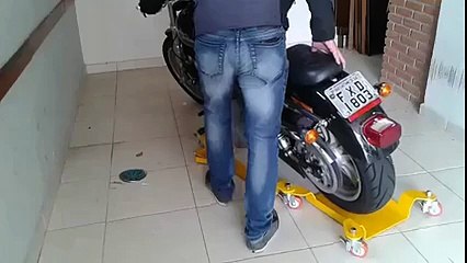 Suporte Inovador para Quem Tem Espaço Limitado para Motos 🏍️