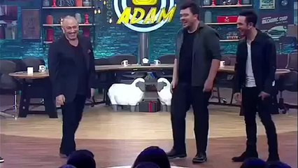 3 Adam - Acun Ilıcalının Amerika Seyahati Cem Yılmazın Gündeminde (3.Sezon 1.Bölüm)