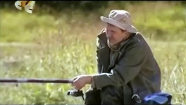 Я не на рыбалке! Я у любовницы!)))