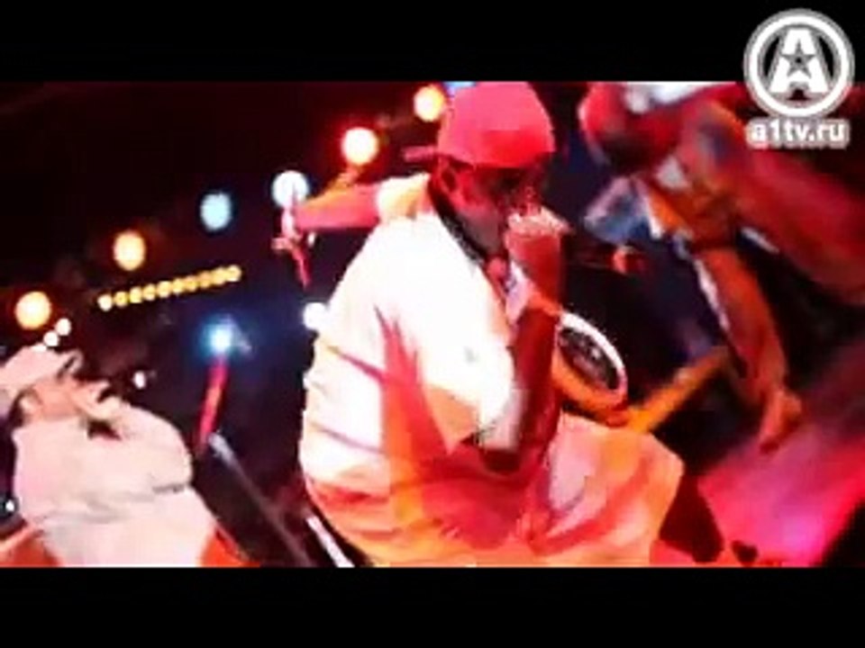Чен выступает с Public Enemy