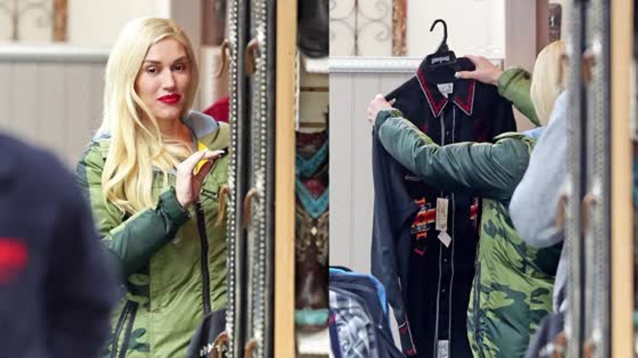 Gwen Stefani besorgt Geschenke im Country Western Store