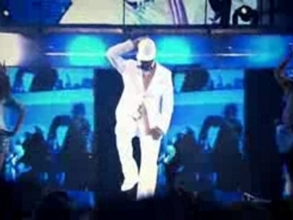 Usher - Yeah (live) - Vidéo Dailymotion