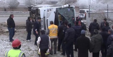 Ankara'da öğrenci servisi devrildi... Kaza yerinden ilk görüntüler