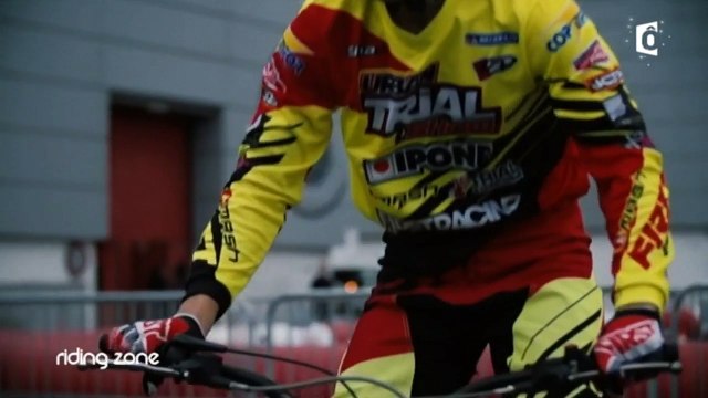 Tricks Slow-Motion : Le Jump par Julien Perret - #RidingZone