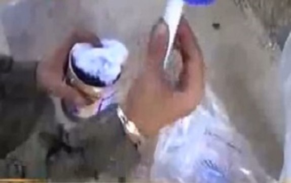 Боевики ИГИЛ делают бомбы в банках из-под детской смеси