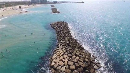 LPHD 2260 - La plage d'Herzliya en Israël vue depuis un drone