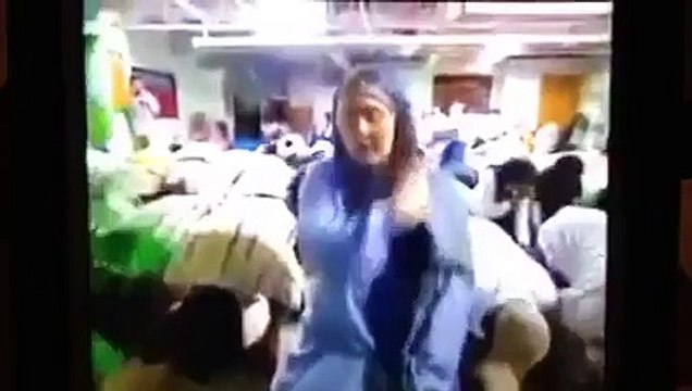 ب یہ کون سا نیا دین آ گیا اس ویڈیو کو زیادہ سے زیادہ شیئر کرنا ہر مسلمان پر فرض ہے میں نے اپنا حق ادا کر دیا اب آپ کی باری