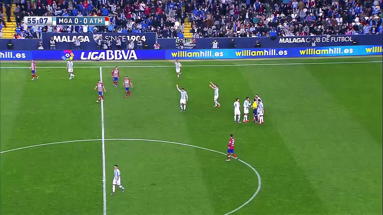 Expulsión de Gabi por doble amarilla al cortar el balón con la mano