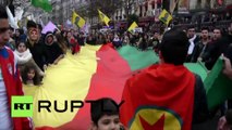 Des manifestants pro-kurdes défilent à Paris
