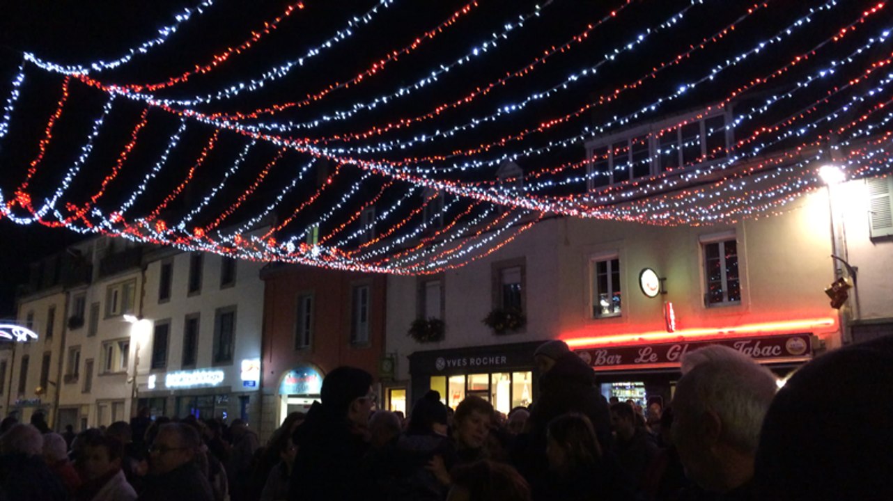 Des milliers de curieux au feu d'artifice des Vieilles Charrues (Carhaix)