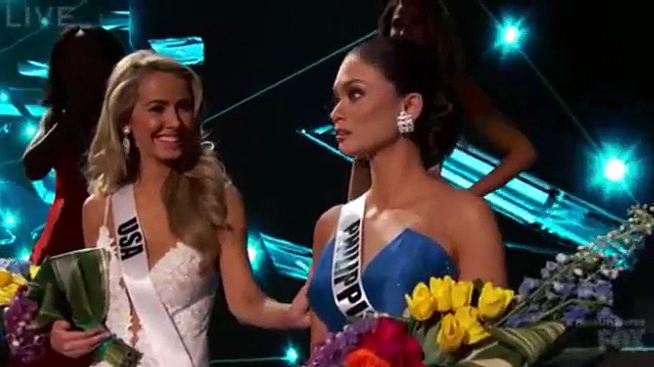 Wrong contestant crowned at Miss Universe 2015 - Miss Colombia mistakenly crowned as winner
