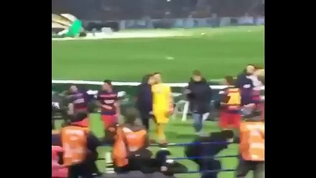 El baile de Neymar y Dani Alves en la celebración del Barcelona tras conquistar el Mundialito