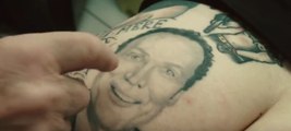 Il se fait tatouer le visage de Julien Lepers sur le derrière !