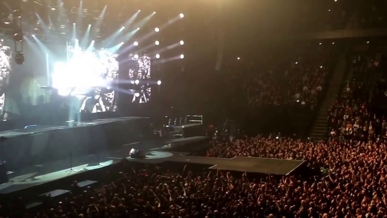 Le public chante la Marseille au concert de Scorpions (Bercy)