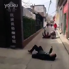 Çin Malı Vurulma Şakası 37. saniyeye dikkat