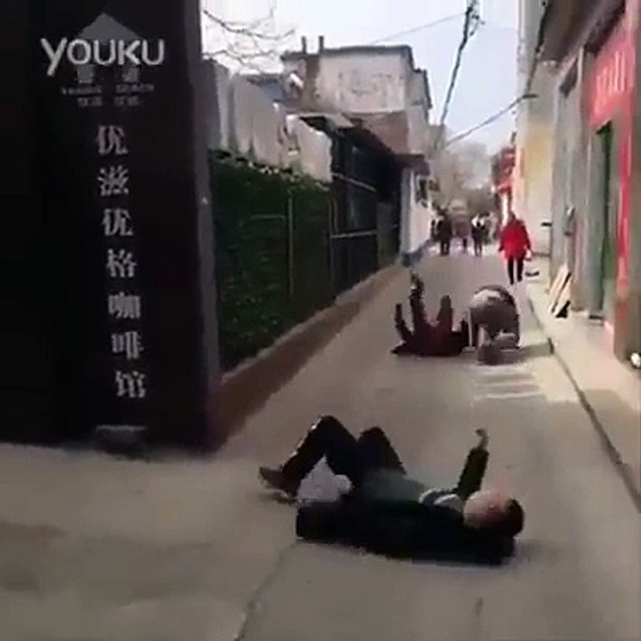 Çin Malı Vurulma Şakası 37. saniyeye dikkat