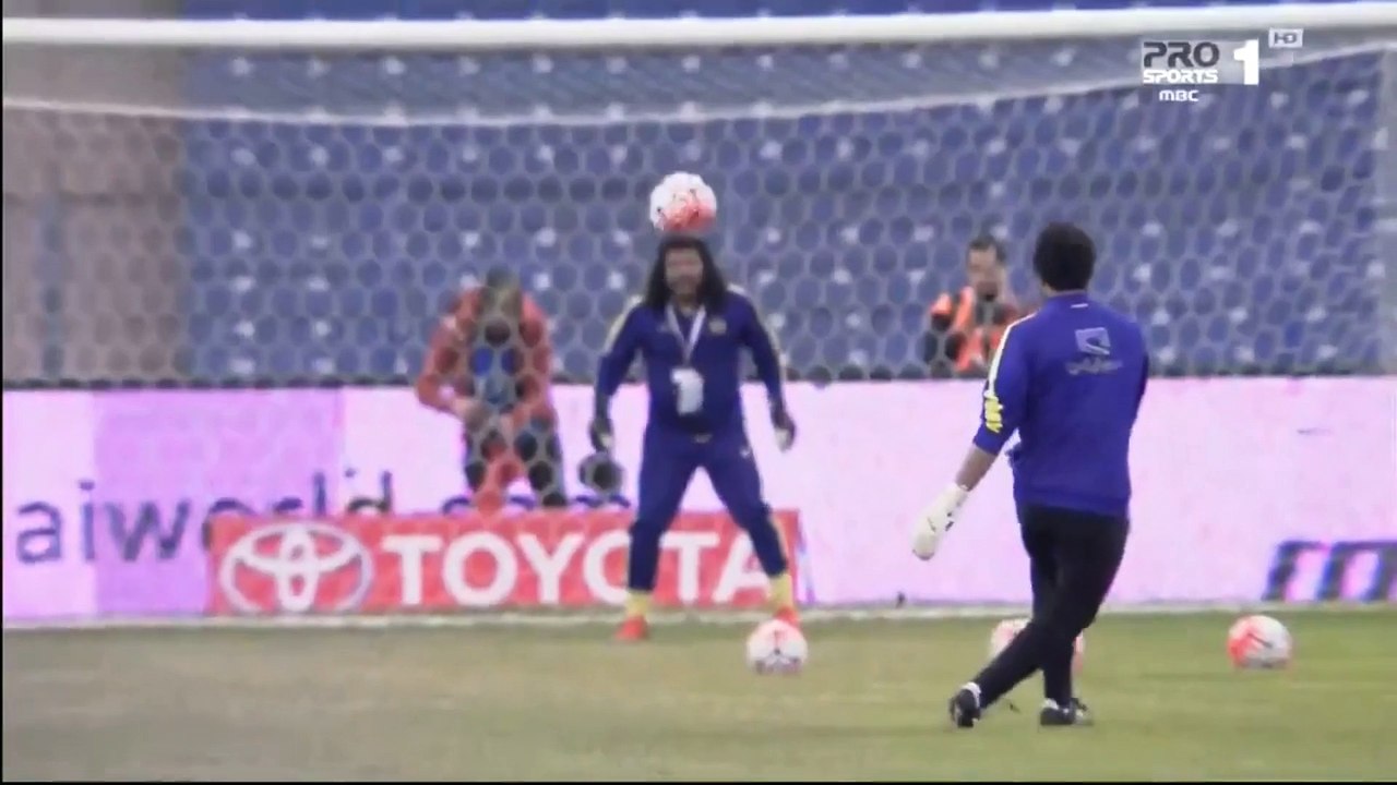 Le nouveau coup du scorpion de René Higuita à l'entraînement