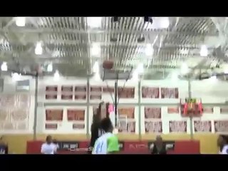 Scolarisé dans un lycée de Toronto, et habitué des gros cartons offensifs, Ahmed Ali a pris feu la nuit dernière en plantant 103 points à la défense de CW Jeffries. Le tout avec 23 tirs à 3-points !