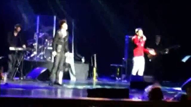 «Часы» (фрагмент) А.Бон и Д.Билан (Москва, Crocus, 29.05.2015) (Юлия Лебедева)