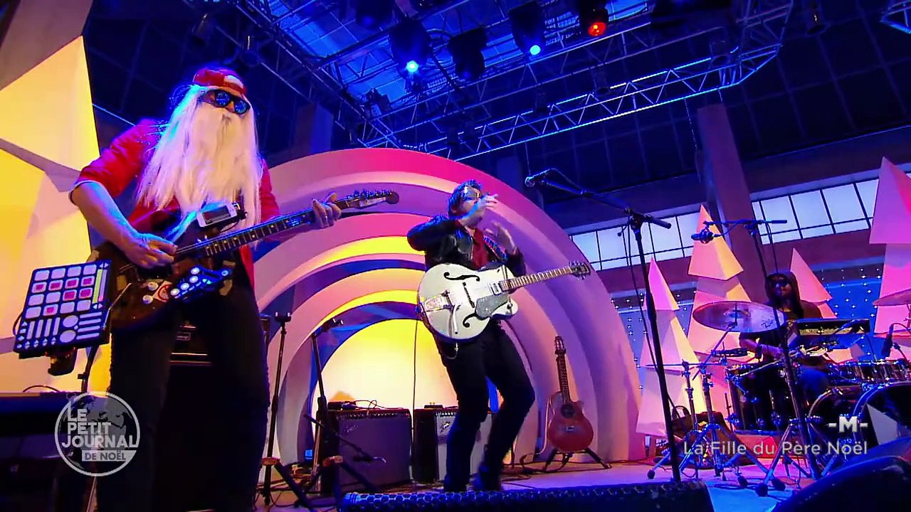 -M- - La Fille du Père Noël - Le Petit Journal de Noël du 21/12/2015 - CANAL+