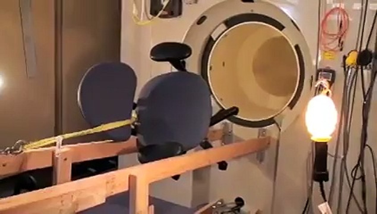 MR Makinesine Metal İçeren Eşyalar Girerse