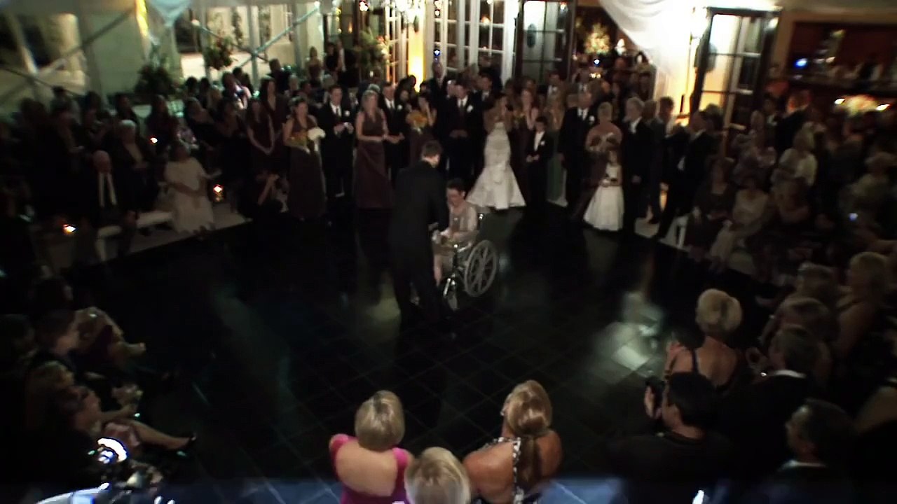 Groom shares emotional dance with mother battling ALS