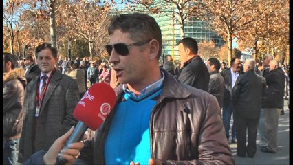 Protesta pas kuintave. Çfarë ndodh mes turmës së protestuesve?