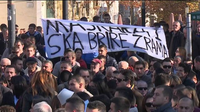 OPOZITA MBAN PROTESTEN E TRETE BRENDA MUAJIT KERKON RREZIMIN E QEVERISE LAJM