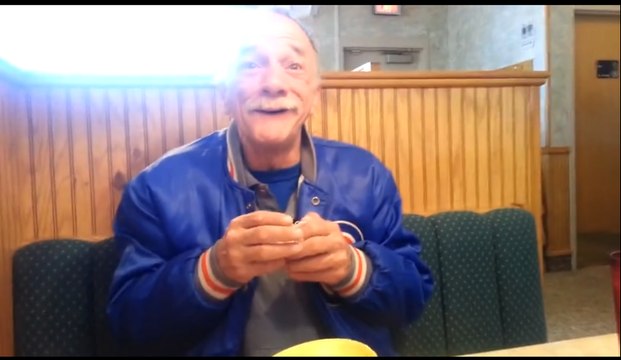 Как выглядит счастье... Он узнал, что будет дедушкой))