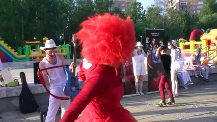 Пантомима-кино из красных и белых!