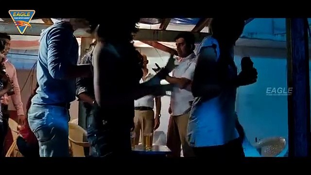 Chaalis Chauraasi Movie || Police Catch Lady in Hotel || Naseeruddin Shah, Atul Kulkarni