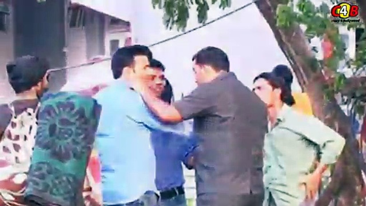 Salman Khan fan SLAPPED by his bodyguard