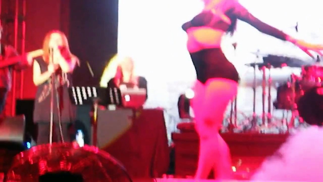 Hande Yener - Çöp 2013