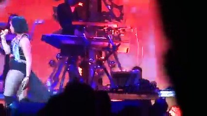 Demi Lovato & Tove Lo Sing “Cool For The Summer” (Live at FLZ's Jingle Ball)
