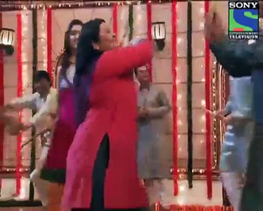 Mona and Vinit play Dandiya