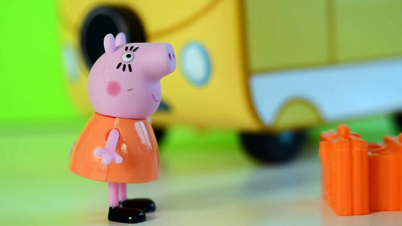 Pig George e Familia Peppa Pig Caindo de Aviao!!! Como sera o Fim desta Historia? Em Portugues