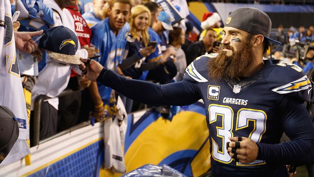 Chargers Eric Weddle Signs Autographs Post Game, Lays Down on 50 Yard Line At Qualcomm Stadium