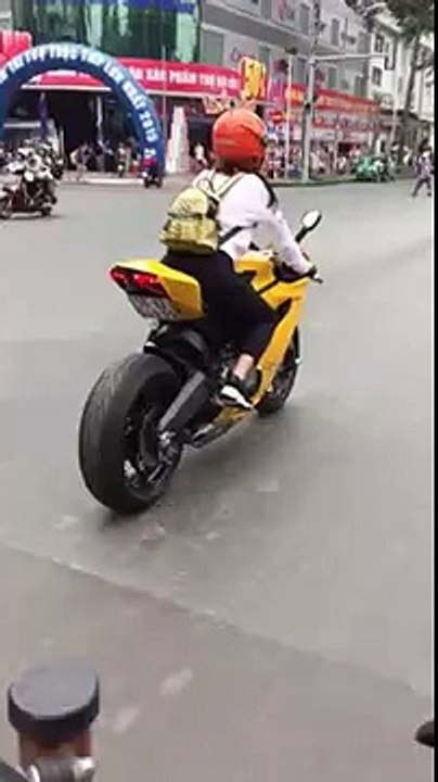 [Element Cams] - [Đi bụi Sài Gòn] - Part 4: Girl with "Beast" Ducati