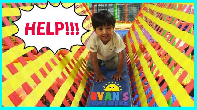 AIRE DE JEUX COUVERTE DE PLAISIR EN FAMILLE AIRE DE JEU POUR LES ENFANTS GÉANT GONFLABLE DIAPOSITIVES, LES ENFANTS JOUENT CENT