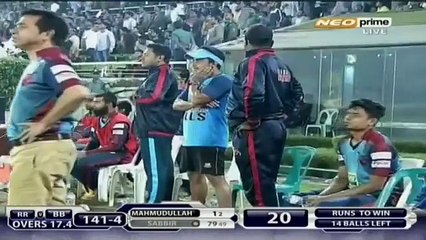 Darren Sammy Stunning Boundary Catch on One Leg - BPL 2015 Qualifier 2 - Bangladesh Premier League