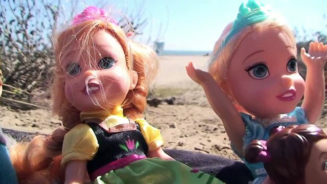 kids FROZEN ELSA BEACH Baby Elsa Baby Anna Kristoff Barbie Play Beach Play Doh Donuts Cupcakes