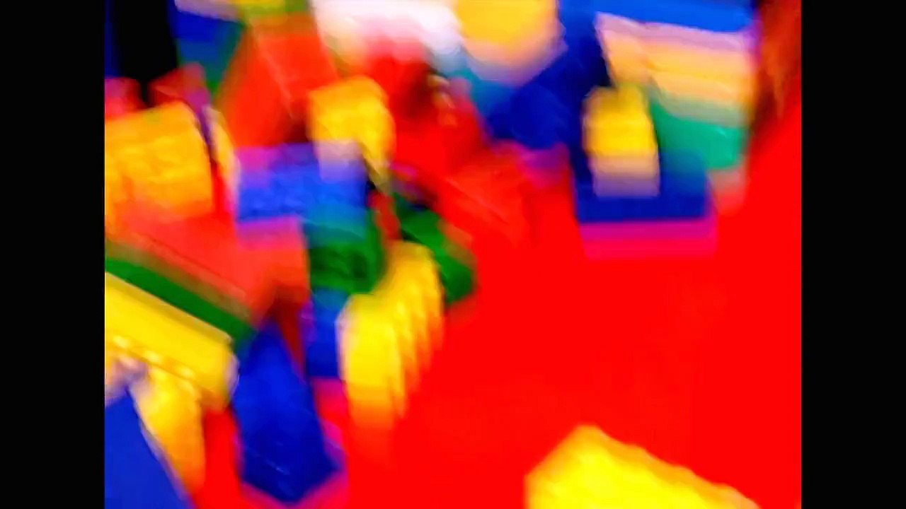 salle de jeux avec des jouets pour les enfants