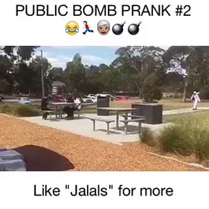 Il jette une fausse bombe sur un passant !