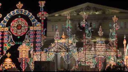 Miles de luces inundan Moscú con una explosión de colores