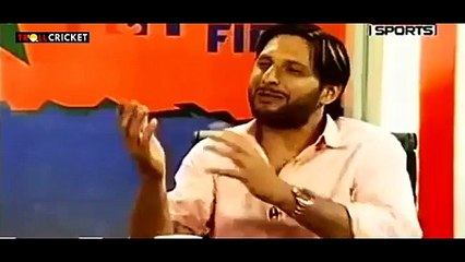 Shahid Afridi tells a funny story abt Inzamam Ul Haq playing Football - Video Dailymotion