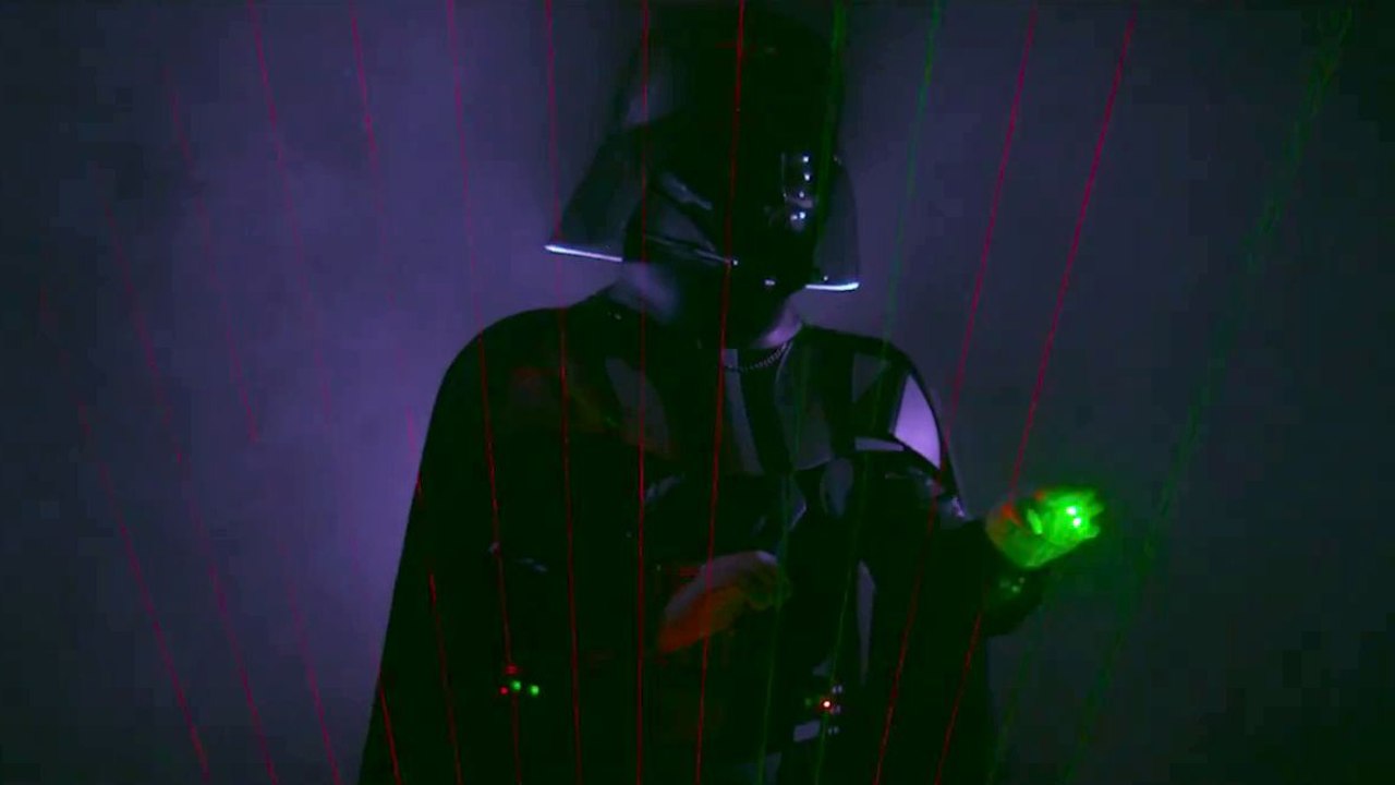 Dark Vador joue de la harpe laser