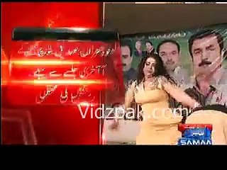 Siddique Baloch ( noon League ) before final rally managed Mujra :P